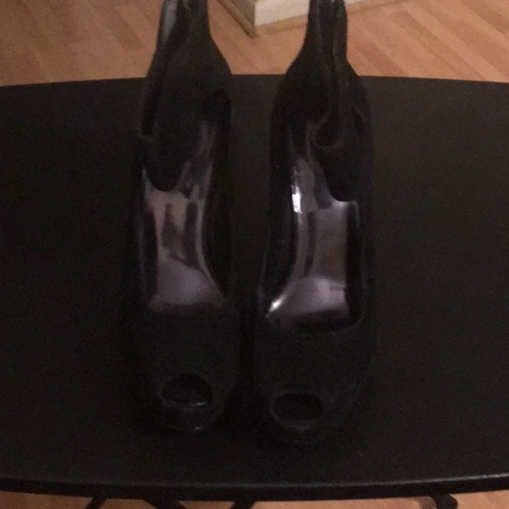 Women’s black wedges